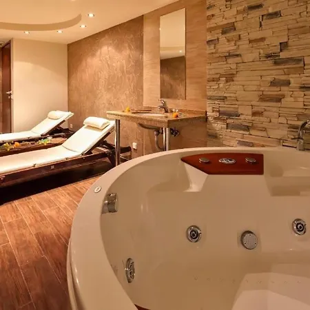 Terra Complex D4 - Private - Golf, Skiing &